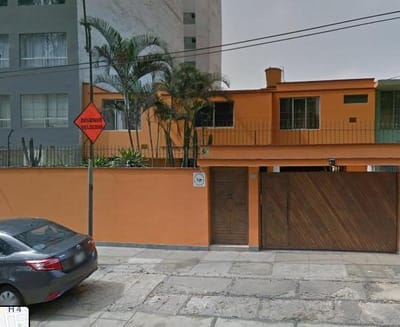 VENDO AMPLIA CASA EN SAN BORJA