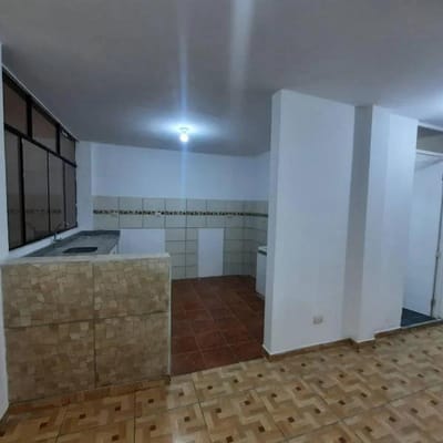 Vendo Amplio Departamento en Urb La Alborada COMAS