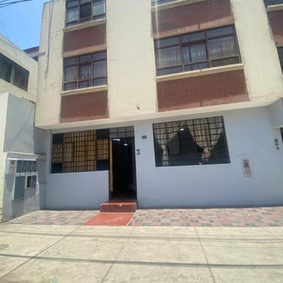 Vendo Amplio Departamento ER PISO URB LOS LAURELES CHORRILLOS