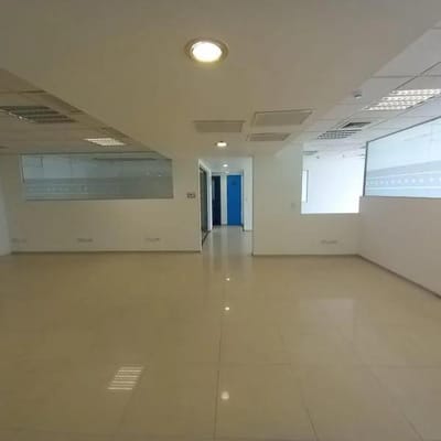 ALQUILO O VENDO EXCELENTE OFICINA EN SURCO FRENTE A EMBAJADA AMERICANA