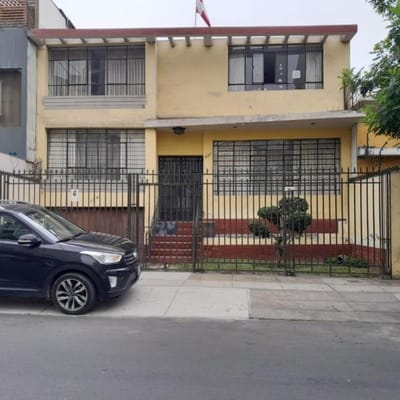 En venta casa como terreno en Miraflores-huaca Pucllana