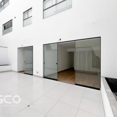 FLAT DE ESTRENO DE  M CON AMPLIA TERRAZA EN SAN ISIDRO