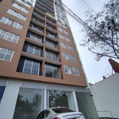 SE ALQUILAN LOCALES COMERCIALES EN MODERNO EDIFICIO RESIDENCIAL