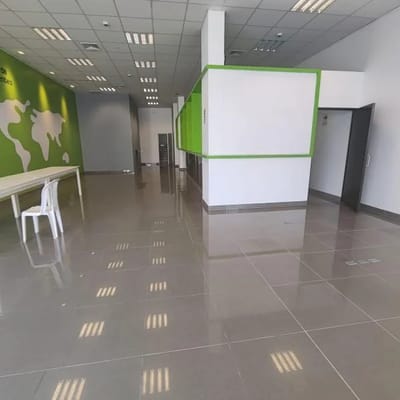 LOCAL COMERCIAL ER PISO  M   ESTACIONAMIENTOS