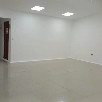 OFICINA  M PRIMER PISO SEMI AMOBLADA