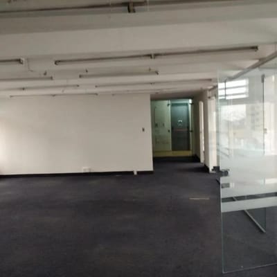 OFICINA EN EDIFICIO EMPRESARIAL  M VISTA EXTERNA   COCHERA