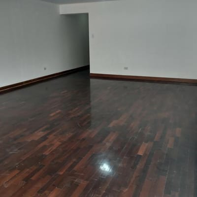 OFICINA CON AMPLIOS AMBIENTES  M