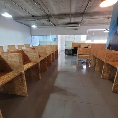 OCASIN VENTA DE OFICINA EN EDIFICIO EMPRESARIAL M  ESTACIONAMIENTOS