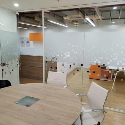 OFICINA EN EDIFICIO  EMPRESARIAL m  ESTACIONAMIENTOS
