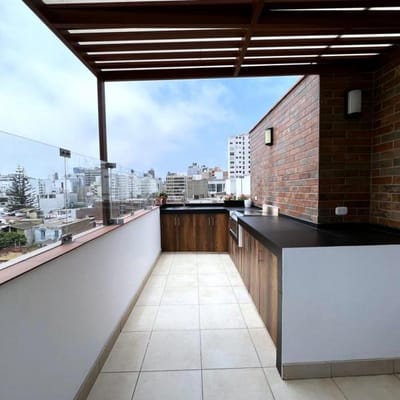 TRIPLEX 4 DORMITORIOS TERRAZA