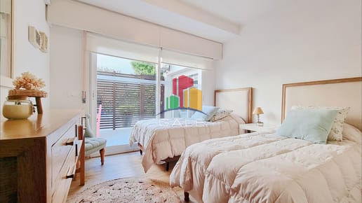 Apartamento moderno en Peninsula, 3 dormitorios, parrillero, garage doble. Planta Baja.
