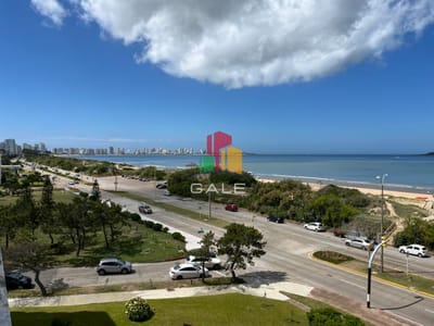 Apartamento de 2 dormitorios con vista frente al mar en edificio Samambai, Playa Mansa , Punta del ese