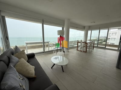 Venta y alquiler anual o invernal de apartamento 2 dormitorios frente al mar en playa mansa