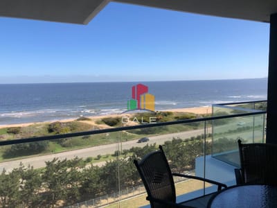 Venta apartamento dos dormitorios punta del este playa mansa primera linea edificio venetian