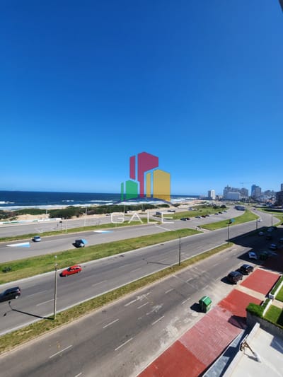 Vende apartamento de 1 dormitorio en Punta del Este, con vista al mar