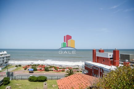 Departamento de 3 dormitorios con terraza  con parrillero en venta, Peninsula, Punta del Este