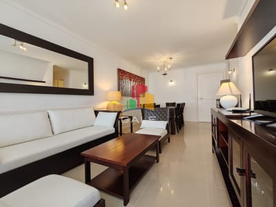 Punta del este, Península, departamento de 2 dormitorios con piscina, terraza y cochera.
