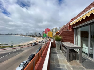 Vende apartamento con vista al mar de 3 dormitorios, Punta del Este