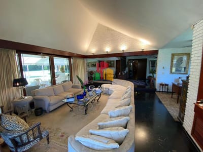 Importante Residencia en la Playa Mansa