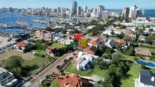 Chalet en venta con vista al mar en casco histórico de la Península.
