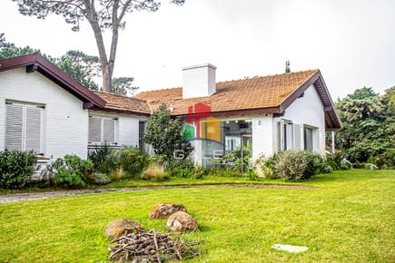 Casa ideal para clinica privada, zona comercial, Punta del Este