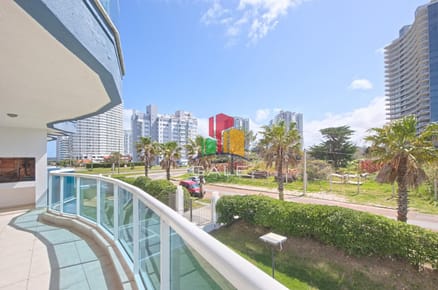 Apartamento en venta 3 dormitorios con parrillero Playa Mansa