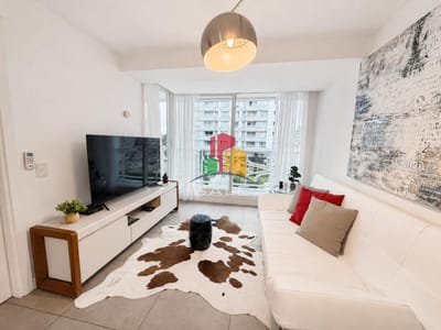 Apartamento en venta de 1 dormitorios a pasos del shopping en Punta del Este.