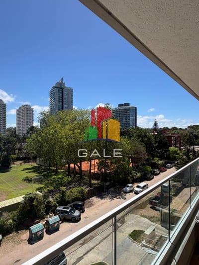 Vende impecable apartamento de 2 dormitorios en Brava, Punta del Este.