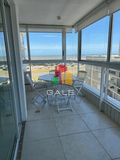 Apartamento en venta de 3 dormitorios y servicio en Torre Nueva York , Punta del este , Playa brava