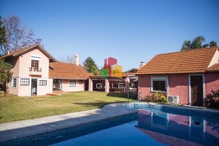 Muy linda casa en venta, zona inmejorable, 3 dormitorios y servicio