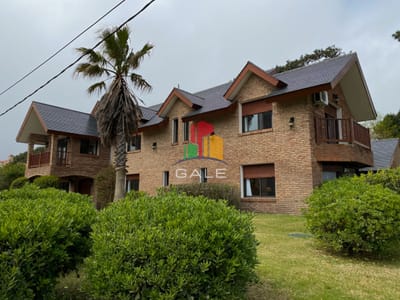 Casa en venta Playa Mansa 7 dormitorios o mas