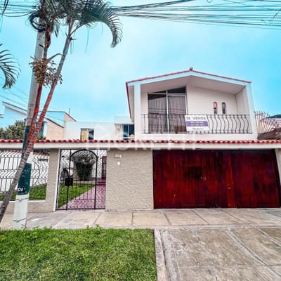OCASIN En Venta Casa con jardin de  m en Urb San Ignacio de Monterrico