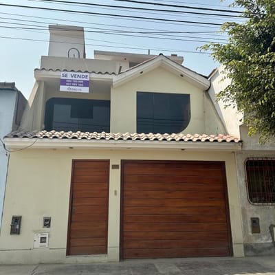 Casa en Venta Frente a Parque y Cerca Al Colegio Peregrino y Al Metropolitano