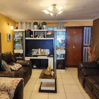 Se Vende Casa de  pisos en San Juan de Miraflores