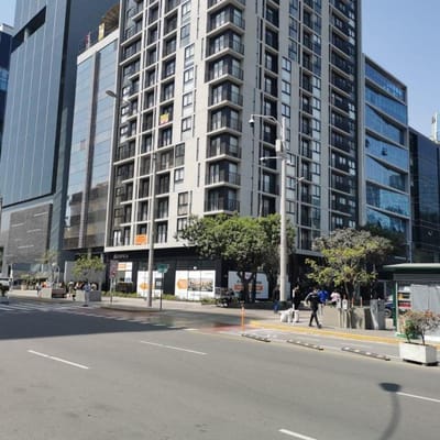 Alquiler Local de Estreno en Centro Empresarial