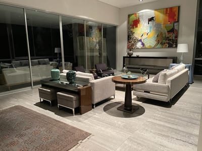 VENDO MODERNA CASA EN LA PLANICIE
