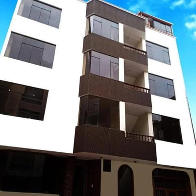DUPLEX CALIFORNIA, FRENTE A LA UCV