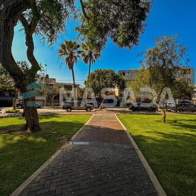 CASA EN VENTA MIRAFLORES FRENTE A PARQUE