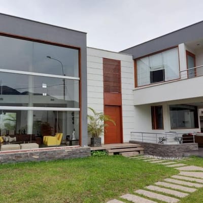 SE VENDE CASA EN LAS LAGUNAS DE LA MOLINA