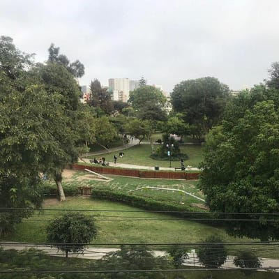 Se vende departamento de 230 m2 frente a parque en Miraflores