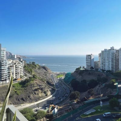 EN ALQUILER   m   dorm  Frente a quebrada Armendariz Edificio AVA