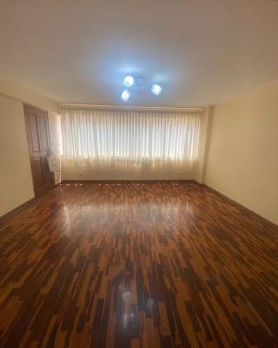 Departamento   Cerca al Centro Comercial El Polo  habitaciones  cochera