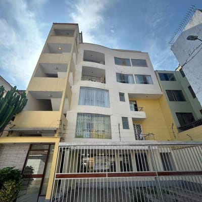 Departamento en  Santiago de Surco en la urb Santa Rosa