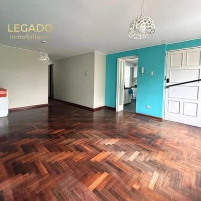 PRECIOSO DEPARTAMENTO EN SURCO FRENTE AL PARQUE