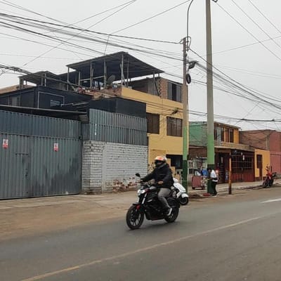 REMATO LOCAL EN AVENIDA DOS CUADRAS DE HUAYLAS CHORRILLOS