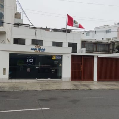 m A TRES CASAS DEL WONG DE LA AURORA