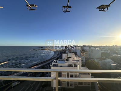 Venta Apartamento 3 Dormitorios 2 baños garage frente a la rambla malvin sur Montevideo