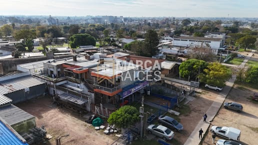 Venta Local + 2 casas + Depósito en Esquina Estratégica Paso de La Arena Montevideo