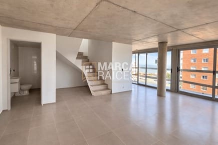 Venta Apartamento Duplex 3 Dormitorios 2 baños Terraza exclusiva proximo a entregar Barrio Sur Montevideo