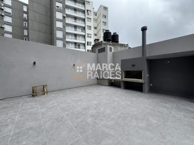 Venta Apartamento 3 Dormitorios 2 baños patio con parrillero propio con renta Tres cruces estrenado recien Montevideo